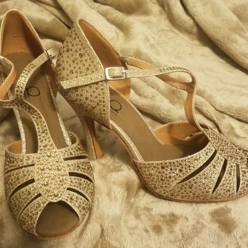 Size 9 gold shoes